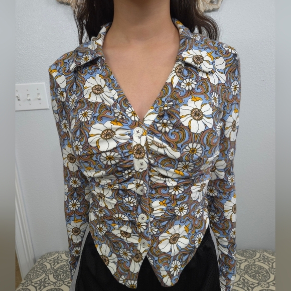 Maeve Blu Motif Floral Button-Up Top - Picture 2 of 12